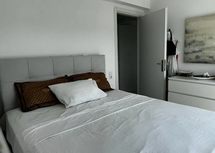 Enlightened Escape * Néa Péramos