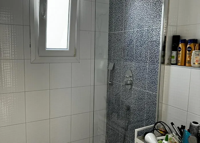 Enlightened Escape * Néa Péramos