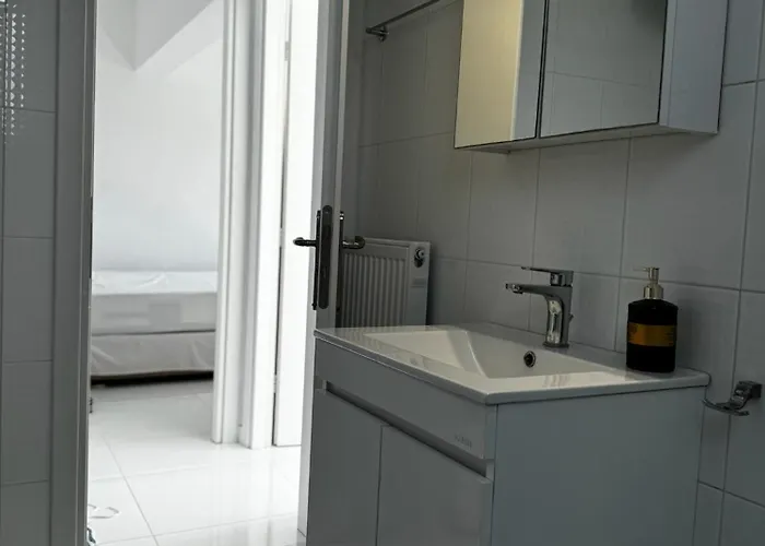 Enlightened Escape Néa Péramos